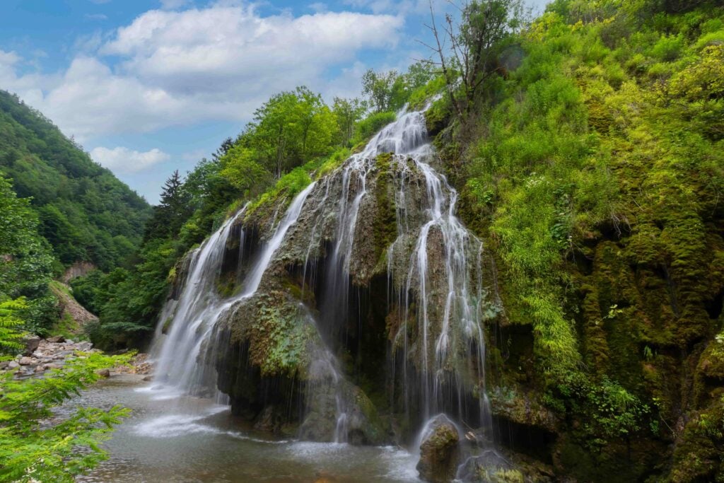 Kuzalan Şelalesi ve Tabiat Parkı