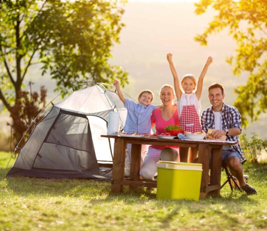 Erikli Kamp Alanları 2025: Denize Yakın ve Orman İçi Seçenekler Erikli Kamp Alanları 2025: Denize Yakın ve Orman İçi Seçenekler