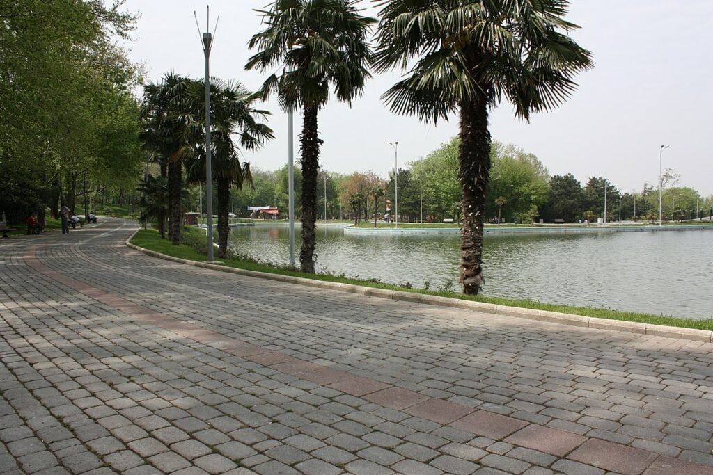  Reşat Oyal Kültür Parkı