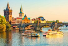 Prag’da Gezilecek Yerler: Mutlaka Görmeniz Gereken 11 Yer Charles Köprüsü (Karlův most)