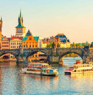 Prag’da Gezilecek Yerler: Mutlaka Görmeniz Gereken 11 Yer Charles Köprüsü (Karlův most)
