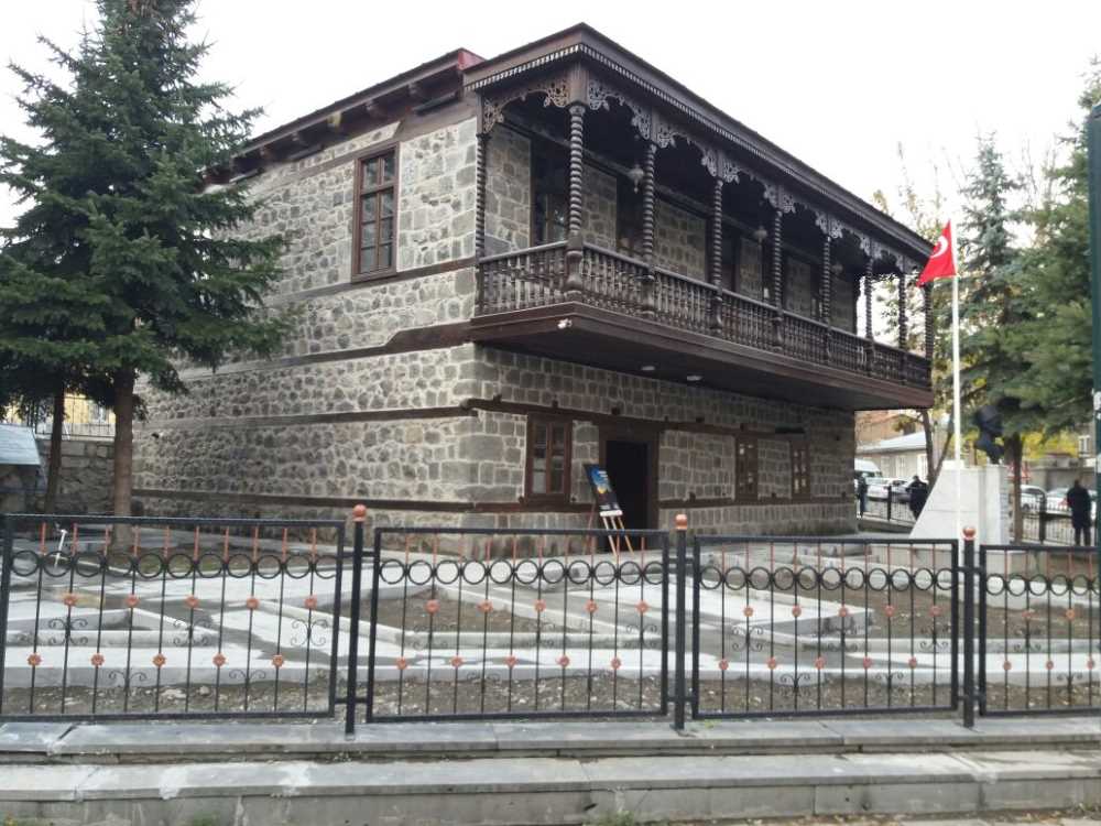 Gazi Ahmet Paşa Konağı ve Sanat Galerisi