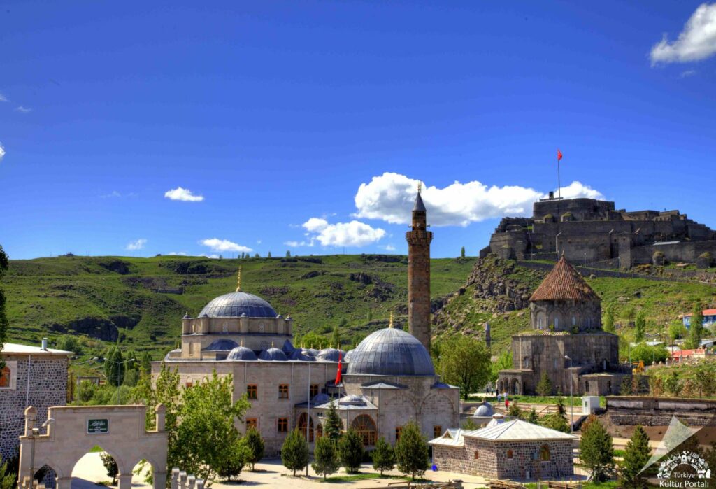  Evliya Cami ve Türbesi