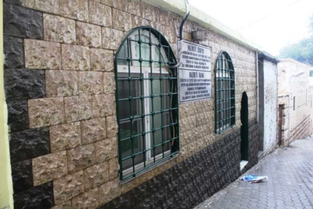 Talha ve Zübeyr Türbesi