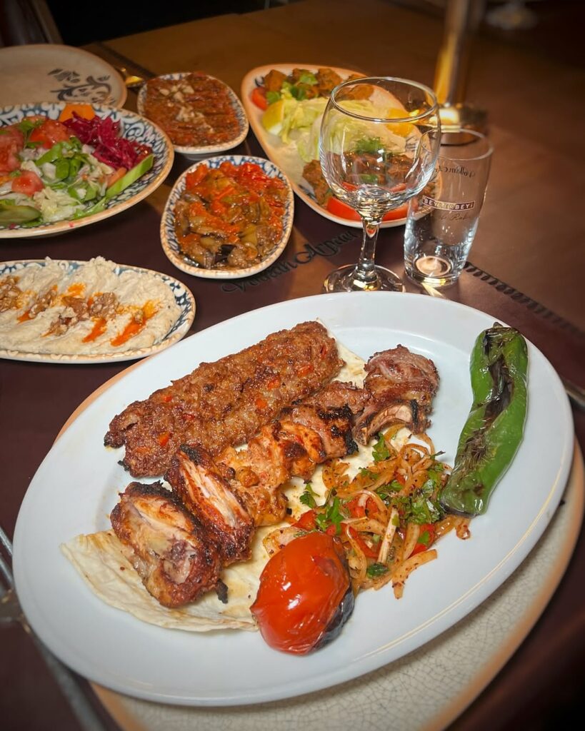 Volkan Arpacı Ocakbaşı & Adanalı Hasan Kolcuoğlu, Ataşehir