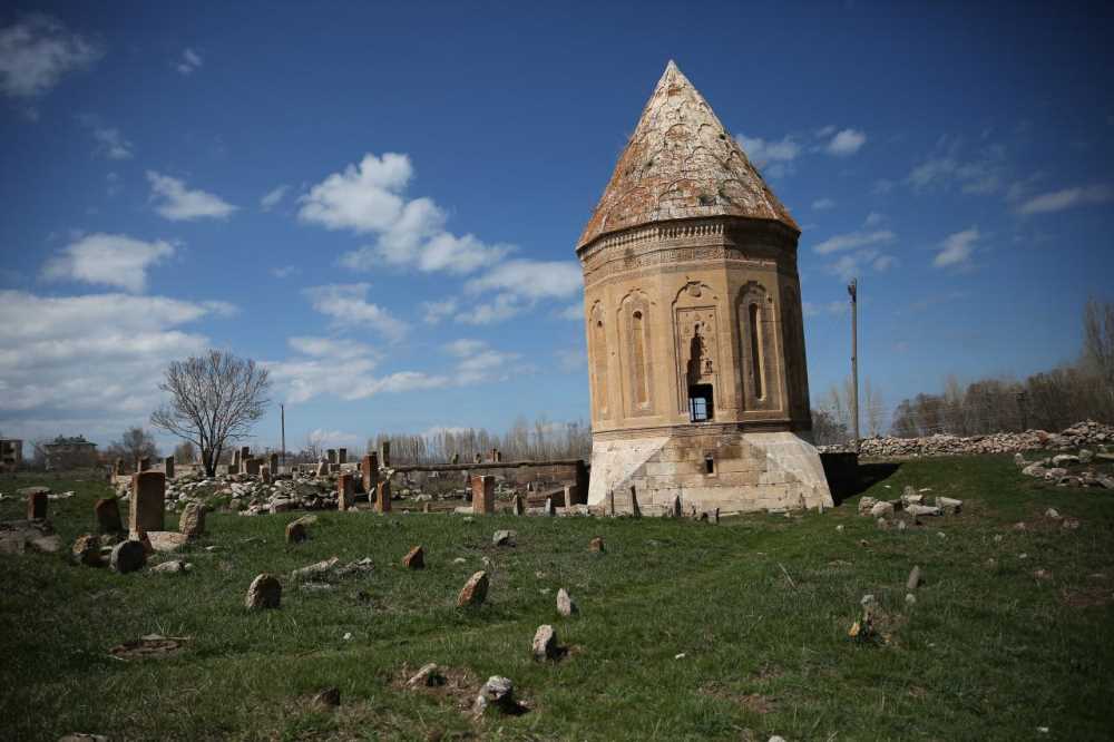Gevaş Selçuklu Mezarlığı
