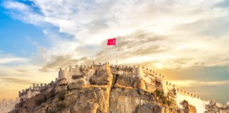 Afyon Gezi Rehberi: Termalin Şifasini Damak Çatlatan Lezzetlerle Buluşturan Şehir Afyon Gezi Rehberi: Termalin Şifasini Damak Çatlatan Lezzetlerle Buluşturan Şehir