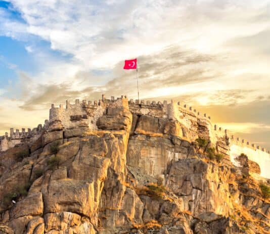 Afyon Gezi Rehberi: Termalin Şifasini Damak Çatlatan Lezzetlerle Buluşturan Şehir Afyon Gezi Rehberi: Termalin Şifasini Damak Çatlatan Lezzetlerle Buluşturan Şehir