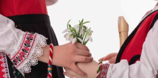 Marteniçka Ne Zaman Takılır? Anlamı, Hikayesi ve Yapılışı Marteniçka Ne Zaman Takılır? Anlamı, Hikayesi ve Yapılışı