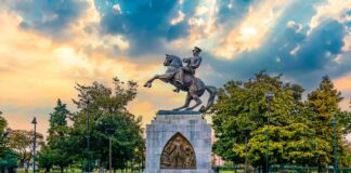 Yeşi̇lle Mavi̇ni̇n Kucaklaştiği Atatürk’ün Şehri̇: Samsun Gezi̇ Rehberi̇ Yeşi̇lle Mavi̇ni̇n Kucaklaştiği Atatürk’ün Şehri̇: Samsun Gezi̇ Rehberi̇