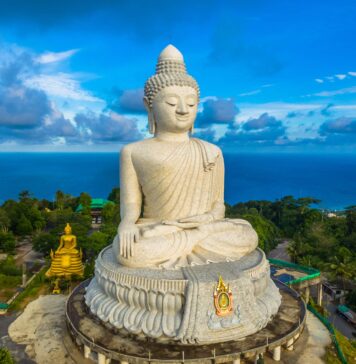 Eğlence Dolu Kumsallardan Büyüleyici Tapınaklara: Phuket Gezi Rehberi Eğlence Dolu Kumsallardan Büyüleyici Tapınaklara: Phuket Gezi Rehberi