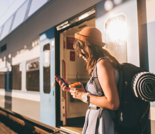 eSIM Nedir? Yurt Dışında İnternet Kullanmanın En Pratik Yollarından Biri eSIM Nedir? Yurt Dışında İnternet Kullanmanın En Pratik Yollarından Biri