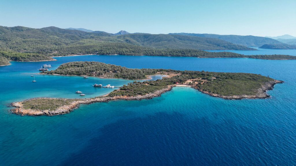 Kleopatra Plajı ve Sedir Adası