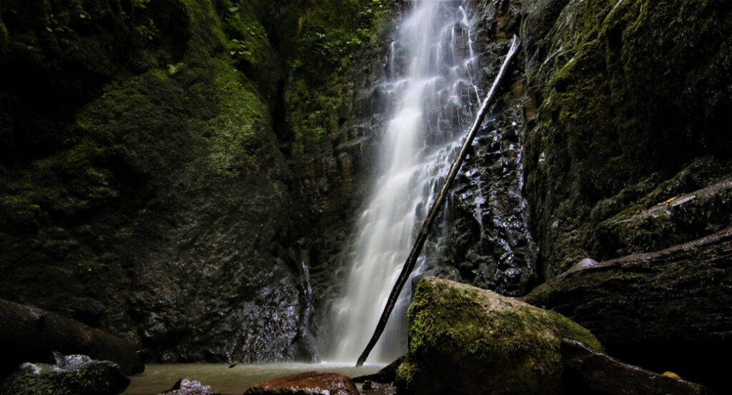 Nüzhetiye Şelalesi