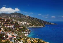 Maviliklere Açılan Taş Sokakları ile: Kalkan Gezi Rehberi İslamlar Köyü