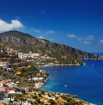 Maviliklere Açılan Taş Sokakları ile: Kalkan Gezi Rehberi İslamlar Köyü