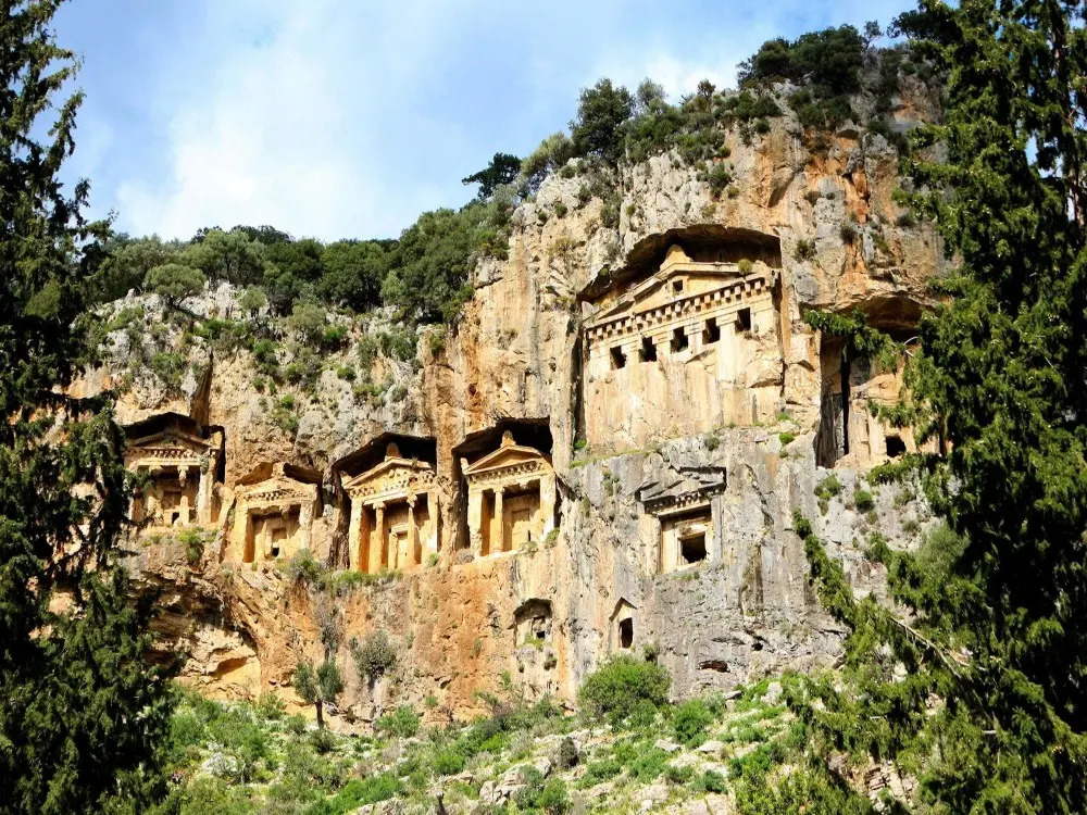 Azmak Kaya Mezarları
